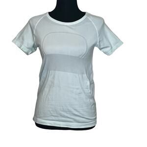 Lululemon White Seamless Performance Top – Size 6 (Fitted)